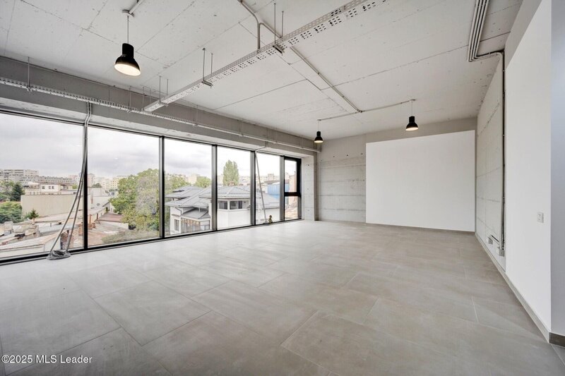 Viitorului 136  Spatiu birouri  100 mp Forty Building