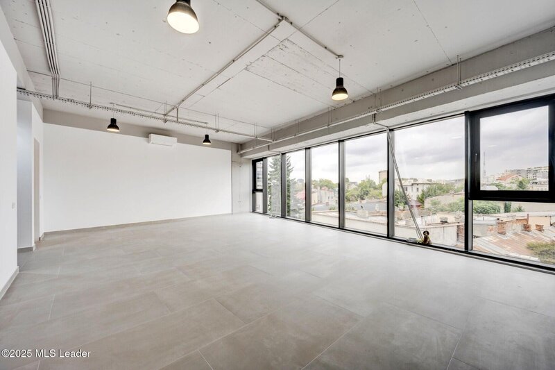 Viitorului 136  Spatiu birouri  100 mp Forty Building