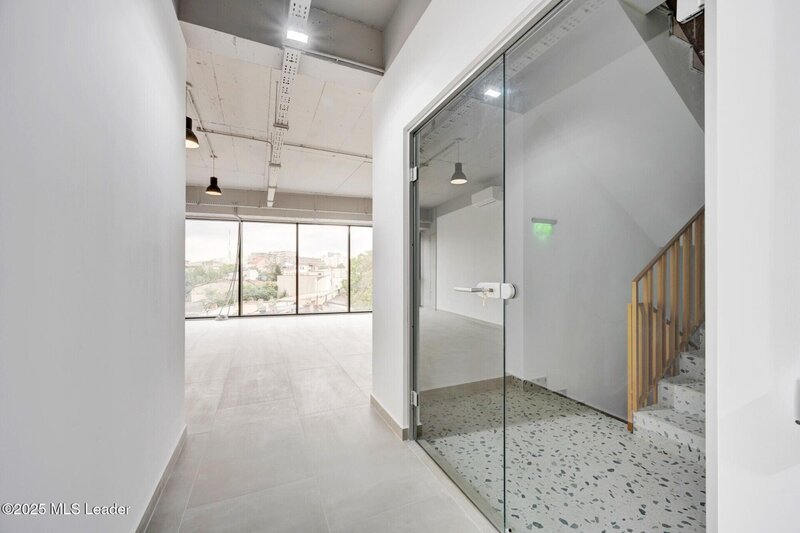 Viitorului 136  Spatiu birouri  100 mp Forty Building